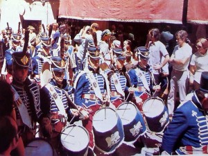 Año 1975 1º Regimiento de Húsares de Francia. Festival Folklórico de los Pirineos de Jaca © Archivo Municipal