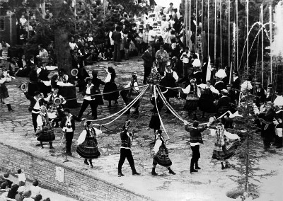 Año 1977. Festival Folklórico de los Pirineos de Jaca © I Concurso. 4º premio local. F.Barón . Colección del CIT Jaca