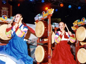 Año 2001 Corea. Festival Folklórico de los Pirineos de Jaca. Gabinete de Prensa
