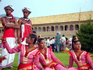 Año 2001 Festival oriental. Festival Folklórico de los Pirineos de Jaca. Gabinete de Prensa