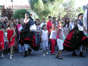 Año 2003 Aprende a bailar. Festival Folklórico de los Pirineos de Jaca