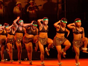 Grupo Folklórico Alto Aragón de Jaca folclórico « Soweto Thabisong Dance Company » Sudáfrica