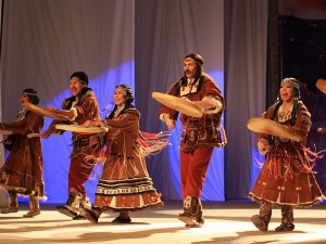 Conjunto Folklórico Nacional Esquimales “La Fiesta - Angt” Republica de Kamchatka