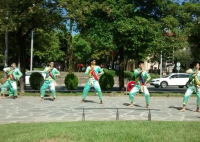 Pasacalles del Conjunto Folklórico Tarlac State University de ‎Filipinas