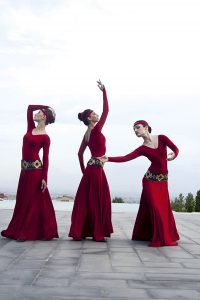 Armenia: Conjunto folklórico “Bardiner”