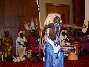 Uganda: Conjunto folklórico "CRANE"