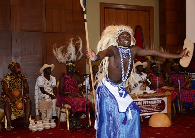 Uganda: Conjunto folklórico "CRANE"