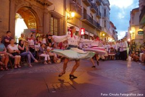 Desfile Final del Festival Folklórico de los Pirineos en Jaca