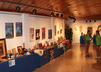 Inauguración de la exposición “Retrospectiva del Festival”, con una muestra de los recuerdos recibidos a lo largo de su historia.