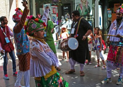 Pasacalles y Tapa-Festi India: Conjunto folklórico “RAAGA”
