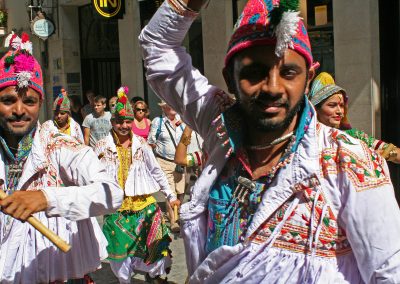 Pasacalles y Tapa-Festi India: Conjunto folklórico “RAAGA”