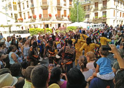 Pasacalles y Tapa-Festi Senegal: Ballet Folklórico “JAMMU”