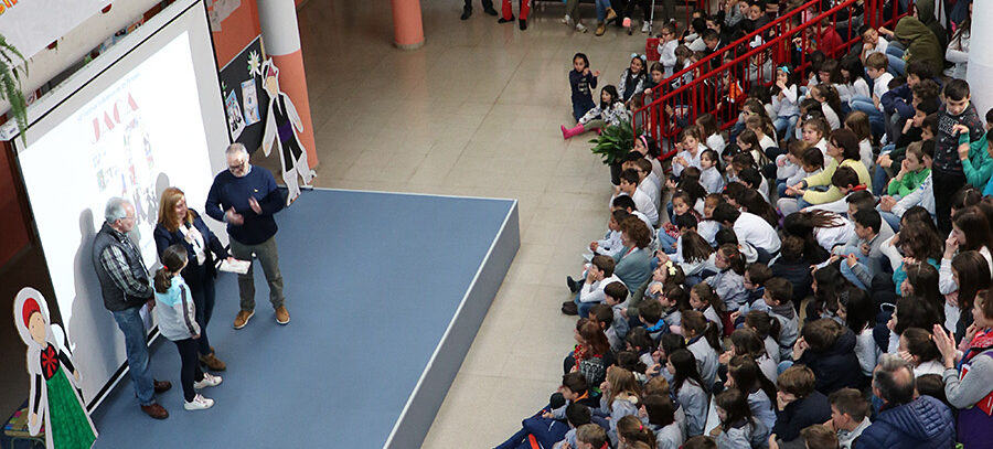 El pasado viernes 5 de abril, el Colegio Escuelas Pías de Jaca hizo entrega de los premios de su concurso literario, dirigido a primaria y secundaria, y dedicado en la presente edición al Festival Folklórico de los Pirineos.