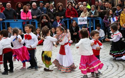 Los escolares del Monte Oroel sacan el Festival a la calle