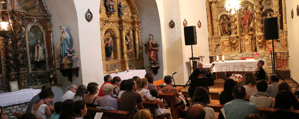 El «Dúo Trisquel» de Violín y Guitarra de la Escuela Pública Municipal de Música de Jaca «Pilar Bayona» dio la salida al programa de actividades previas del Festival Folklórico de los Pirineos. El «Yip’s Children Choir» – agrupación infantil con sede en Hong-Kong- y la Banda Municipal de Música Santa Orosia de Jaca serán los protagonistas de la agenda de los próximos días.