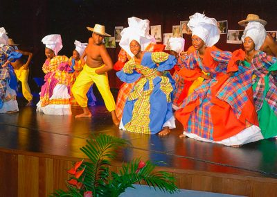 Guadalupe-Francia: Grupo Folklórico "LES BALISIERS"