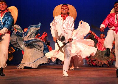 México: Grupo Folklórico "MACUILXÓCHITL"