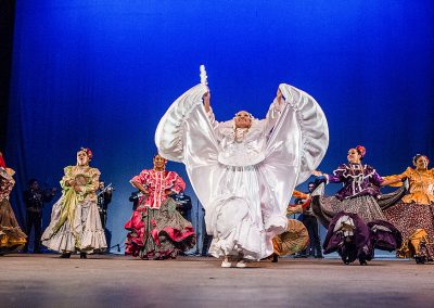 México: Grupo Folklórico "MACUILXÓCHITL"