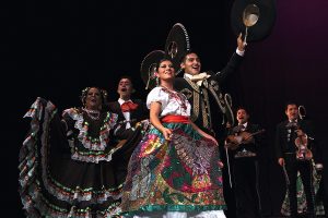México: Grupo Folklórico "MACUILXÓCHITL"