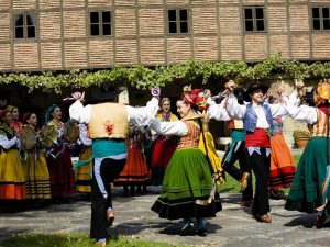 España: Asociación Cultural Coros y Danzas de Santander