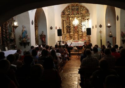 “Un recorrido por las Músicas del Mundo” El “Dúo Trisquel” de la Escuela Pública Municipal de Música “Pilar Bayona”, formado por Rita Perandrés (violín) y Héctor Leal (guitarra), nos hará viajar por las músicas del mundo.