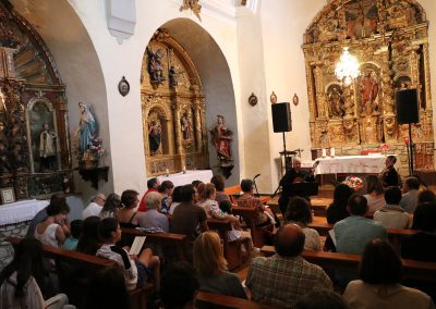 “Un recorrido por las Músicas del Mundo” El “Dúo Trisquel” de la Escuela Pública Municipal de Música “Pilar Bayona”, formado por Rita Perandrés (violín) y Héctor Leal (guitarra), nos hará viajar por las músicas del mundo.