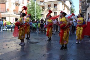 Pasacalles de 11:00 a 13:30 y de 18:00 a 20:30 horas.