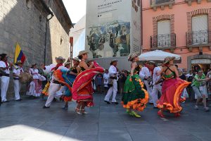 Pasacalles de 11:00 a 13:30 y de 18:00 a 20:30 horas.