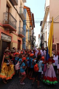 Pasacalles de 11:00 a 13:30 y de 18:00 a 20:30 horas.