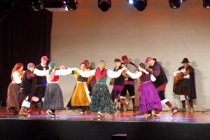 Corro de Bailes de San Juan de PlanFoto: M.A. Muñoz. Festival Folklórico de los Pirineos