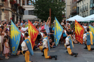 A partir de ese momento, alrededor de 500 participantes y más de 250 voluntarios harán posibles las numerosas actuaciones que —en la calle, en el Palacio de Congresos, el Pabellón del Festival y la plaza Sanlure— inundarán de música y danzas la ciudad de Jaca.