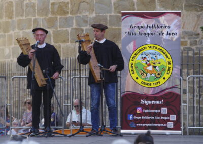 Encuentro de flautas de tres agujeros. Foto: G. Jiménez. Festival Folklórico de los Pirineos