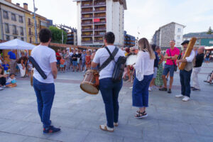 Jornadas ‘Al son del chiflo" en Jaca. Antesala del Festival Folklórico de los Pirineos. Apertura de la feria de lutieres y Música en la calle con los participantes en el “Encuentro de flautas de tres agujeros”