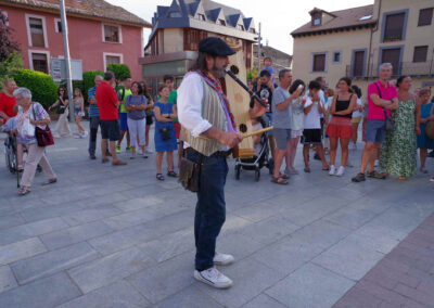 Jornadas ‘Al son del chiflo" en Jaca. Antesala del Festival Folklórico de los Pirineos. Apertura de la feria de lutieres y Música en la calle con los participantes en el “Encuentro de flautas de tres agujeros”